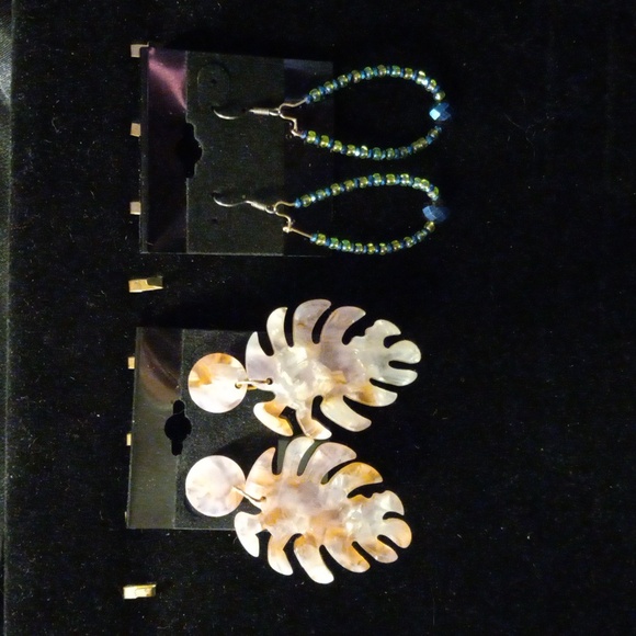 2 pairs of earrings - Picture 1 of 6